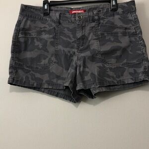 UNIONBAY Women's Gray Camo Cargo Shorts